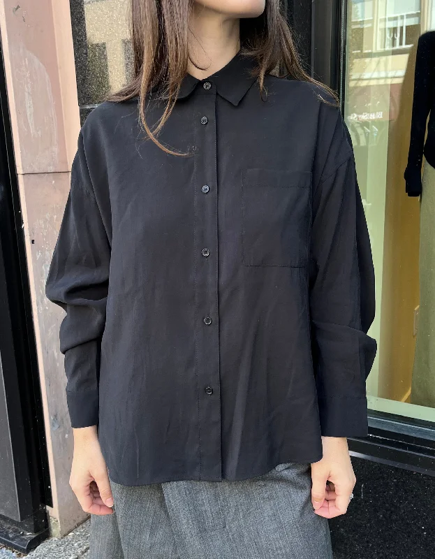 Avias Shirt in Black Cozy Linen Short Shirt