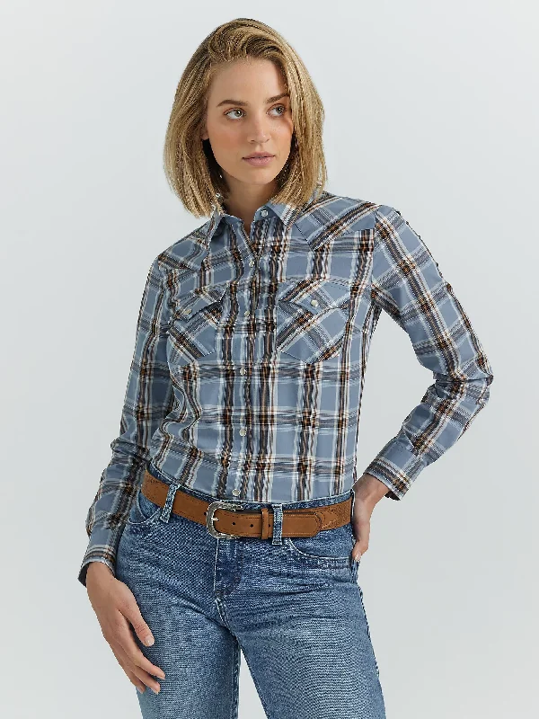 Wrangler® Women's Long Sleeve Plaid Western Shirt - Ocean Fashionable Pleated Short Shirt